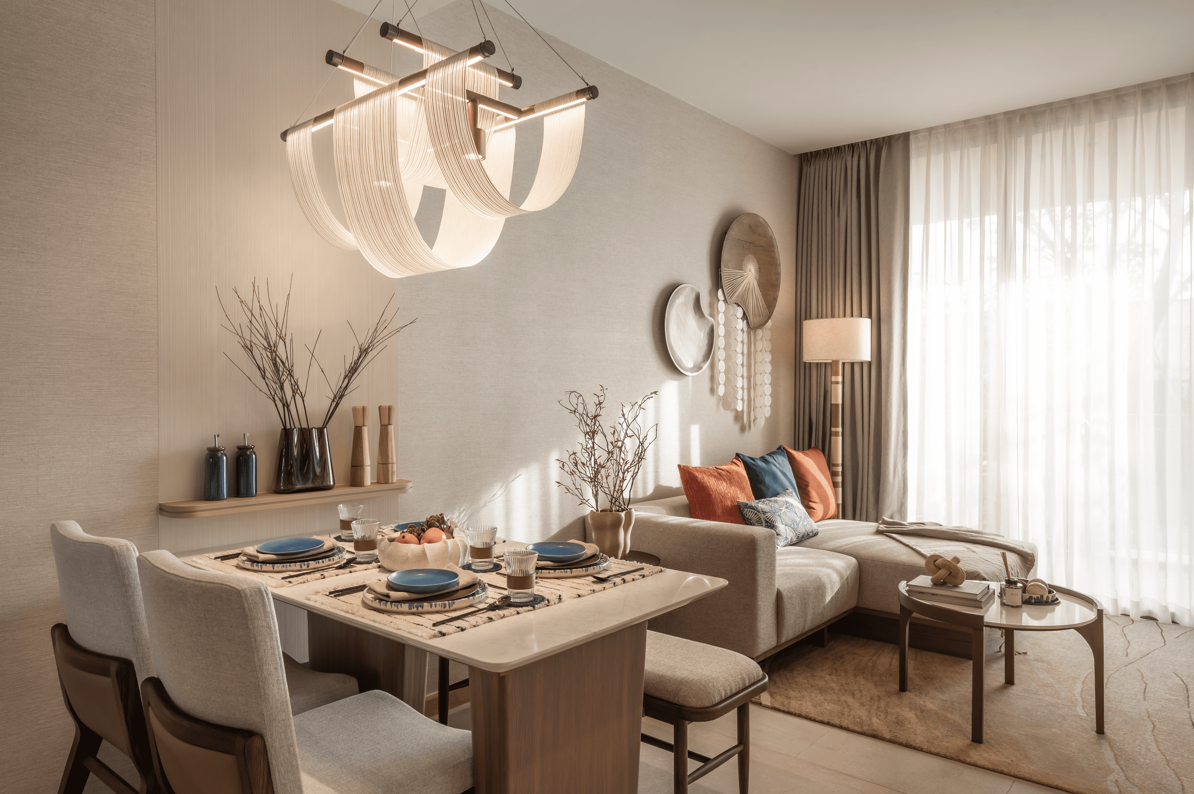 Show unit 1BR — гостиная (реальное фото)